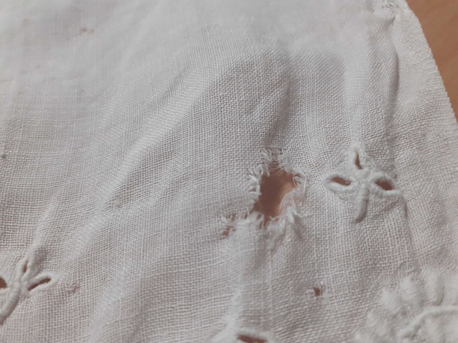 Pano tipo corredor, em linho (tem um rasgão que se vê bem nas fotos)