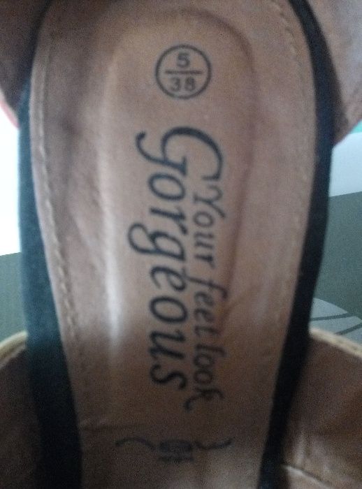 Жіночі босоніжки