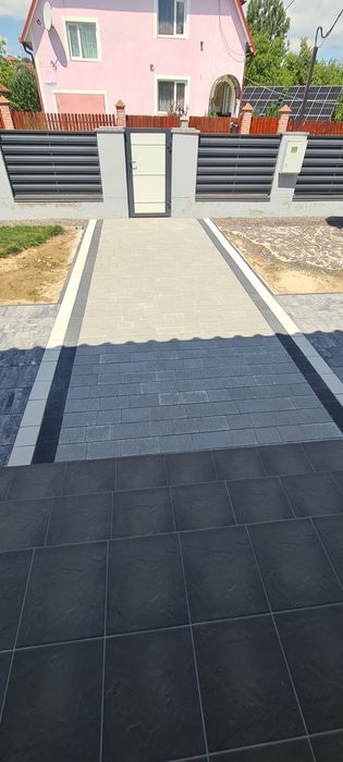 Ставимо бруківку та привозимо.Всі матеріали також.