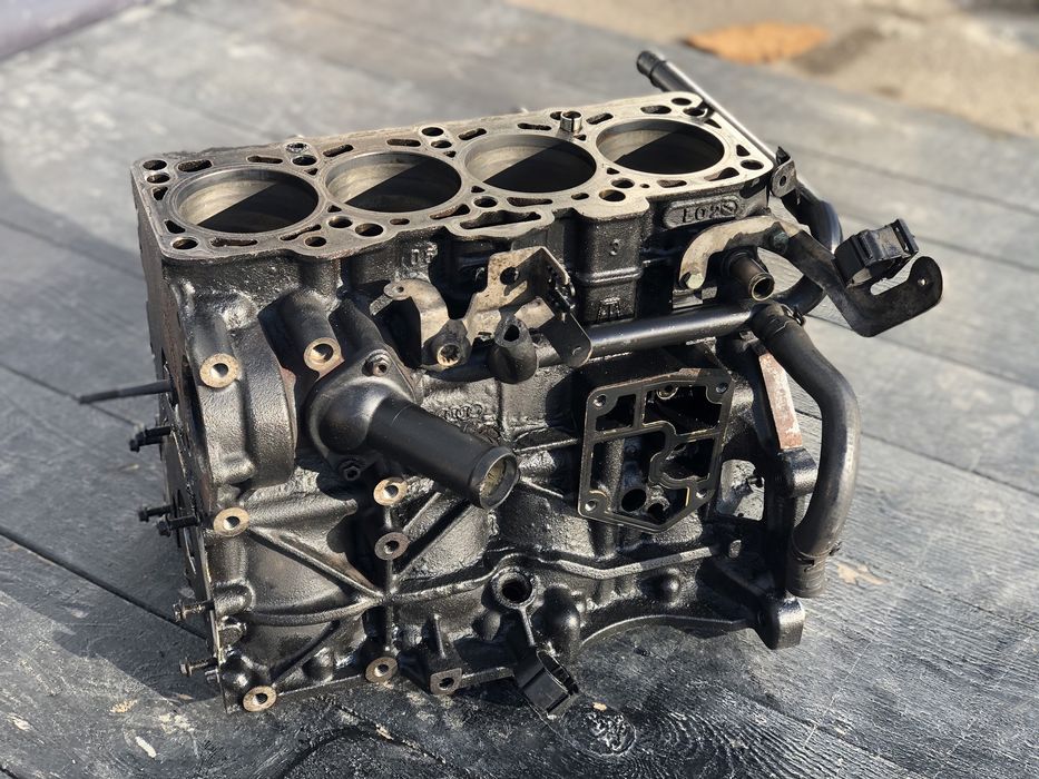 Блок двигателя блок мотору Passat B6 2.0 TDI BMP 103 KW