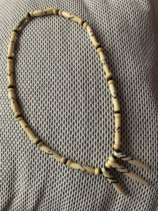 Naszyjnik z trzema kolcami