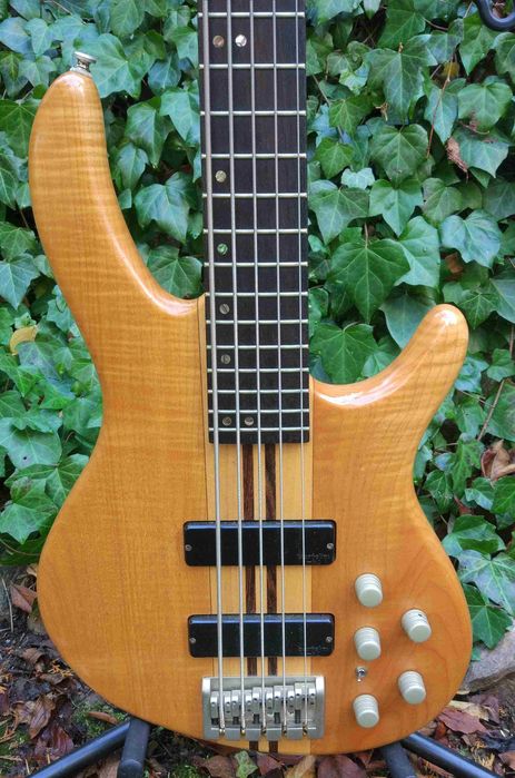 Aktywna gitara basowa Cort A5 Korea