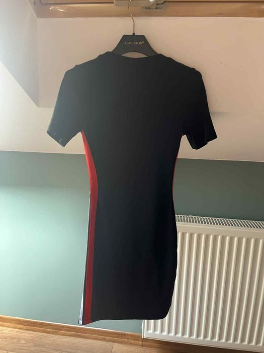 czarna sukienka mini z krótkim rękawem, obcisła codzienna h and m 34