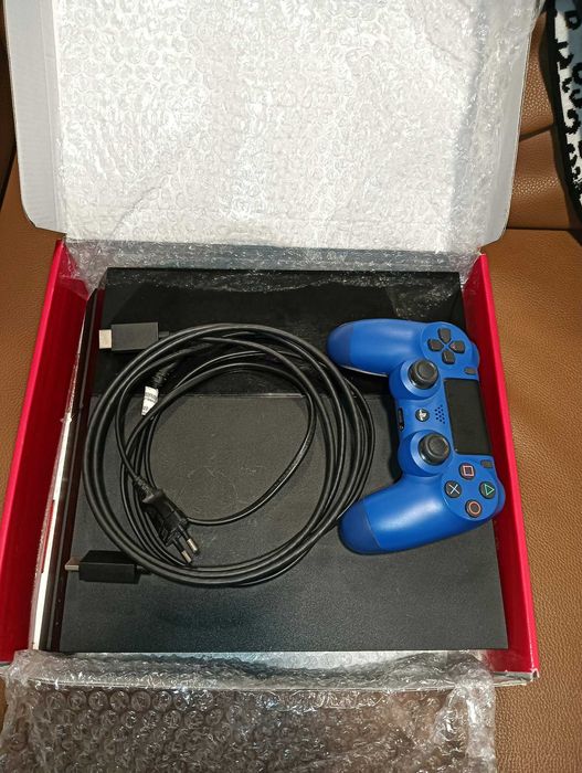 PS4 1TB Usada com Comando Original