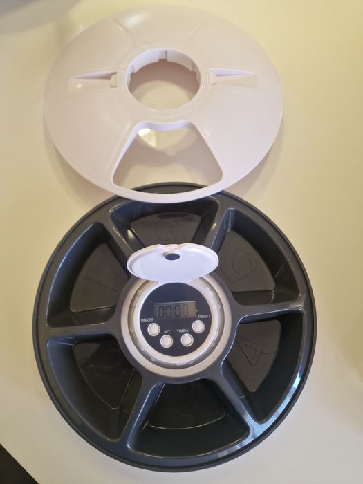 Comedor automático para cães e gatos