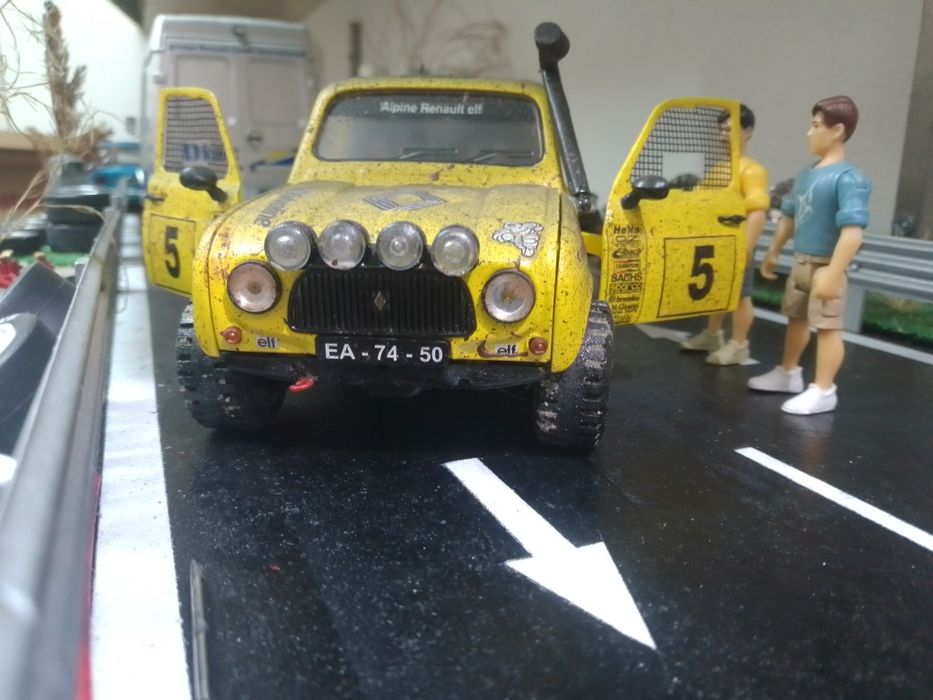 Miniatura 1/18 Renault 4 l