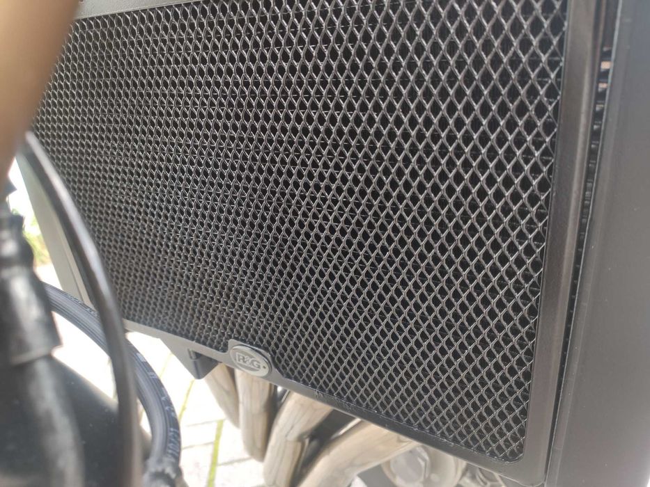 Honda cb650r 6000km 1300€ de extras