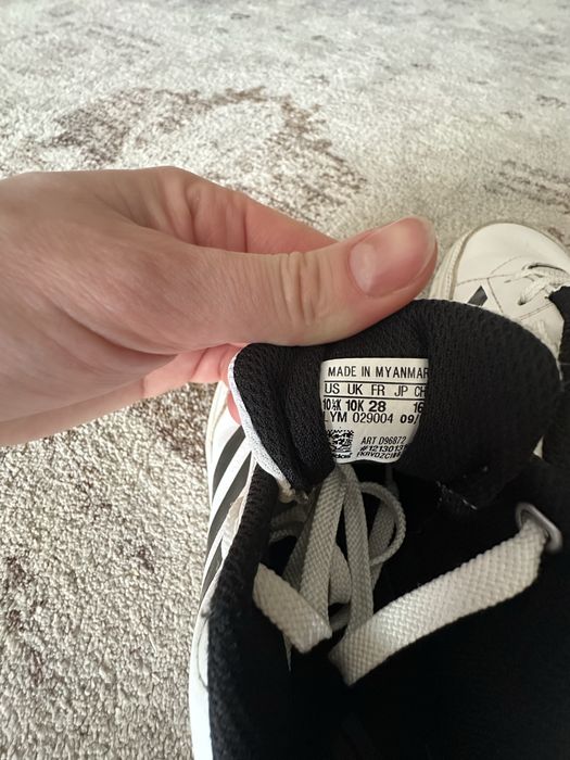 Кросівки -adidas