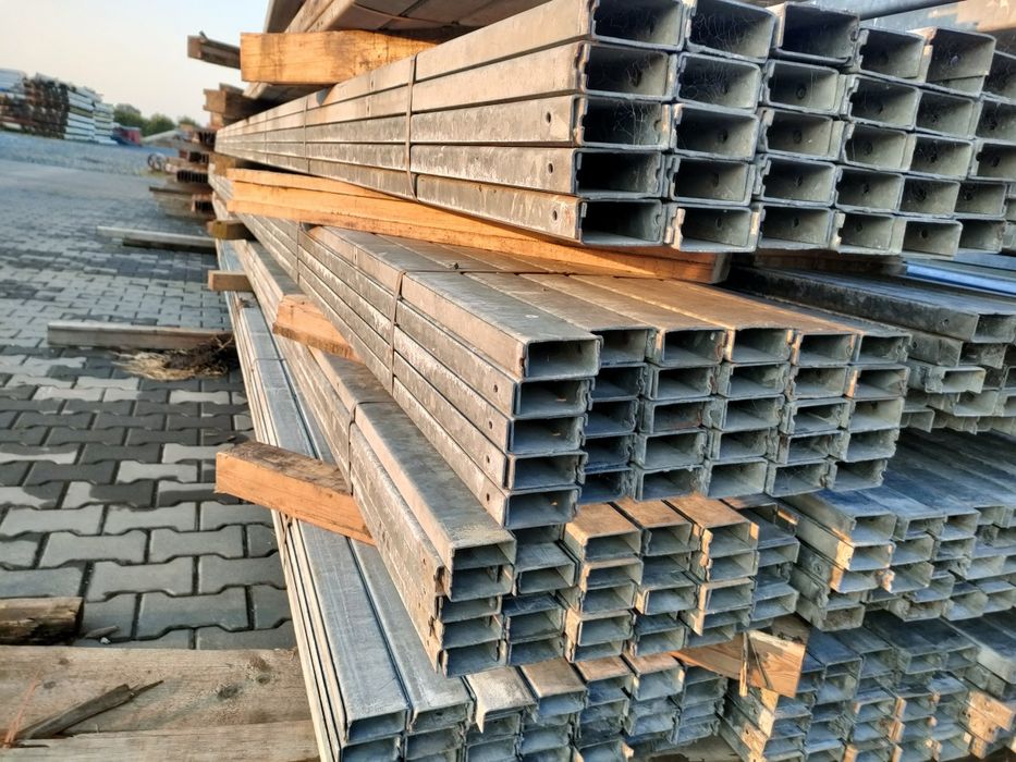 Ceownik ocynkowany 70x30x2 fotowoltaika łaty dachowe