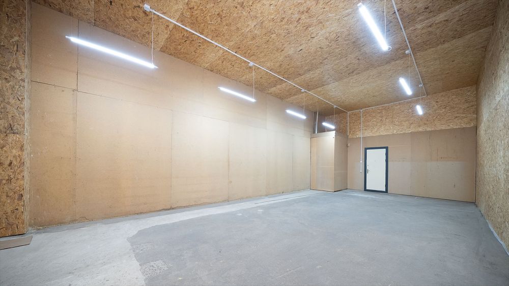 Продаж фасадне приміщення магазин склад 103,6 м2 вул. Довженко ремонт