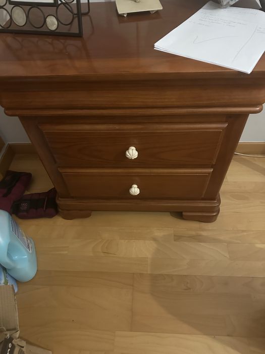 Mesas de cabeceira de cerejeira