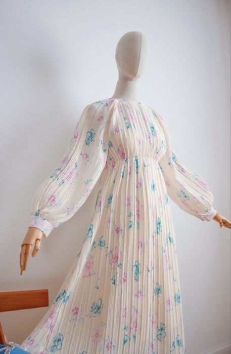 Шикарна сукня плісе в квітках