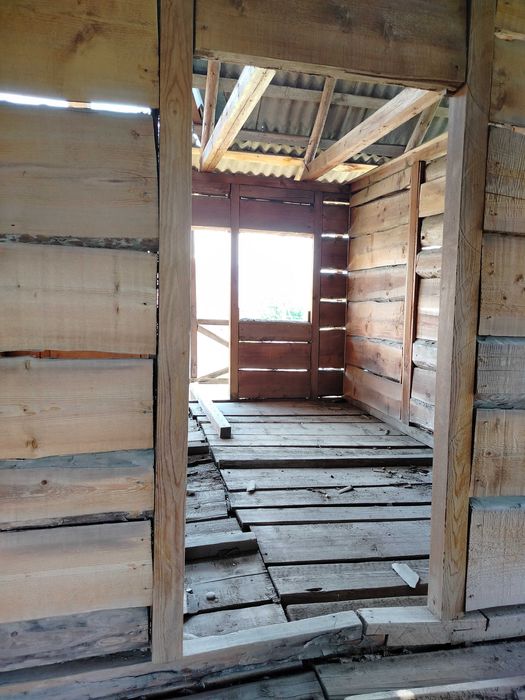 Продається недобудований будинок з великим підвальним гаражем на 3авто