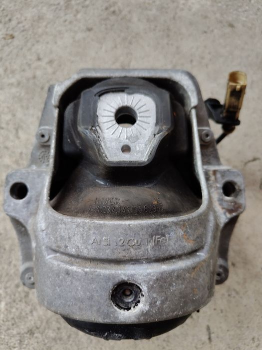 Poduszka silnika Audi A4 B8 2.0tdi