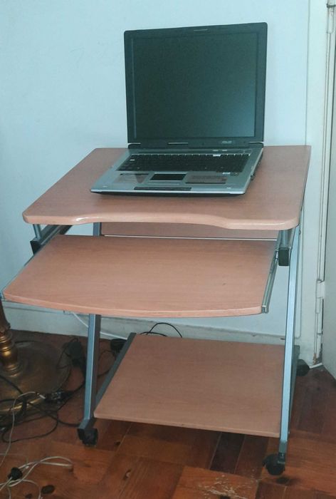 Secretária com prateleira amovível