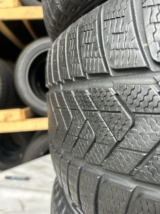 275/35/19, 245/40/19 Pirelli SottoZero3, 2023-2025рік