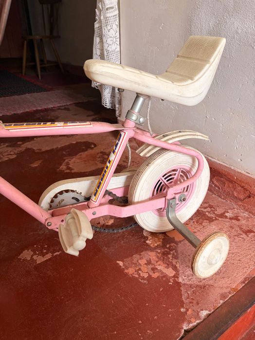 Bicicleta antiga ou velha? (eu sei lá)