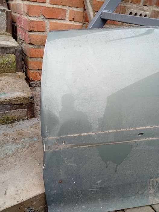 Продам глушник, бампера, шубу задніх дверей до VW Golf 5