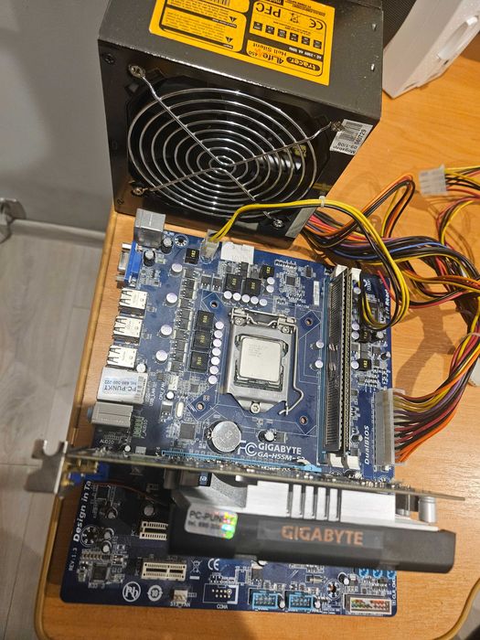 Intel i5 2gb ram DDR3 płyta główna AMD Radeon zasilacz wszystko Sprawn