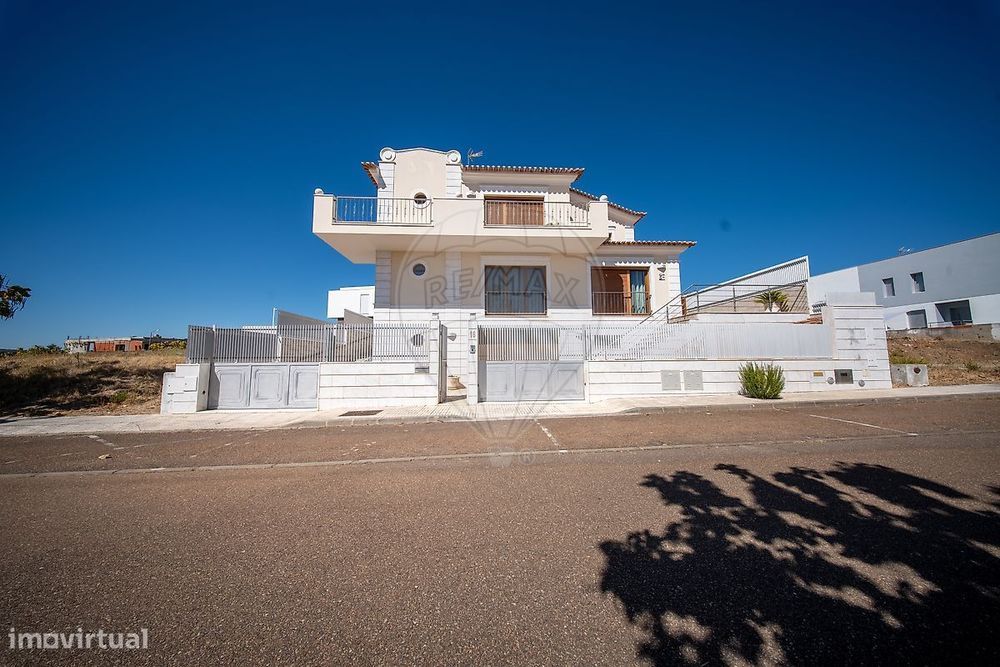 Moradia T5 para venda