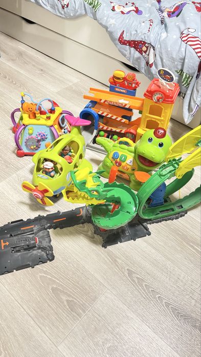 Детские игрушки. Самолет. Парковка. Дракон-трейлер