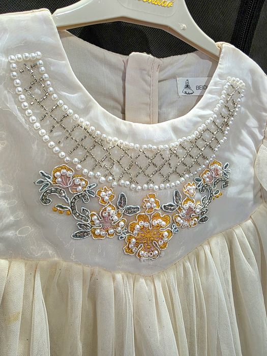 Святкова сукня для дівчинки