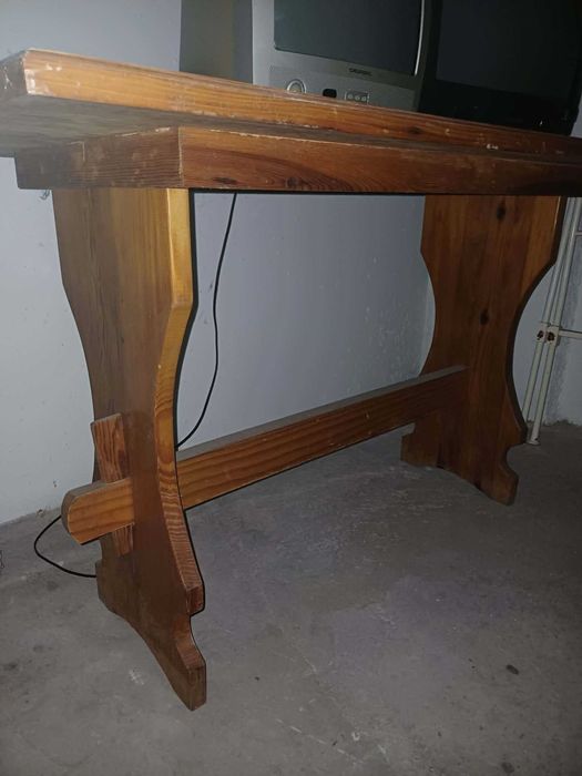 Mesa de madeira maciça