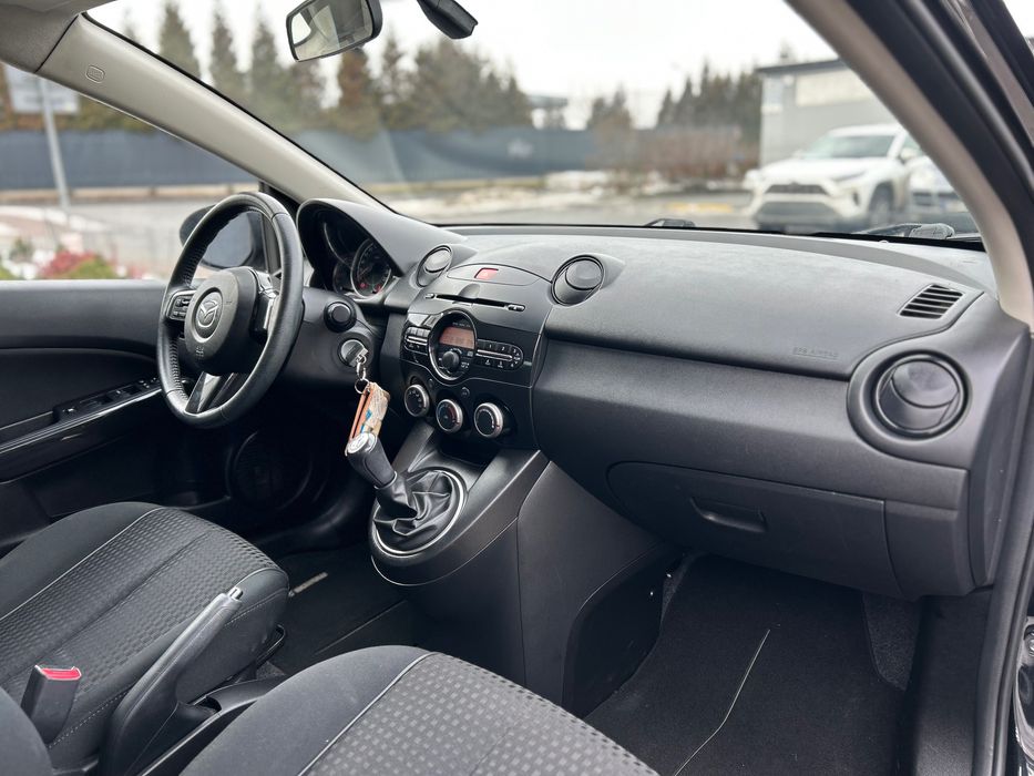 Pedantycznie utrzymana Mazda II 2014 Rok 1.3 Benzyna -79 tysiecy KM