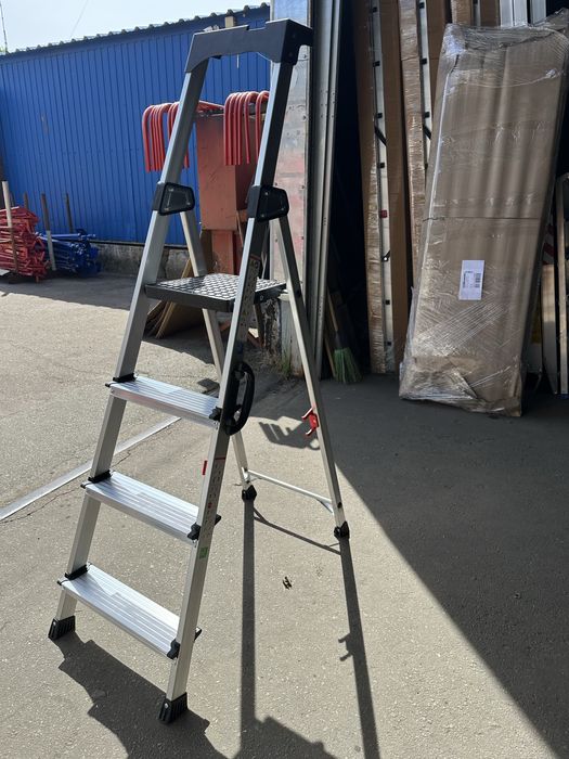 Стремянка алюмінієва Vira на висоту до 2,5м