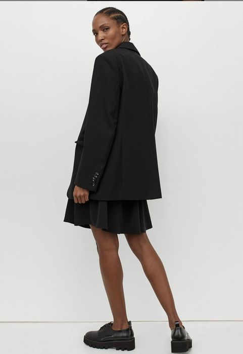 Маленька чорна сукня від бренду H&M