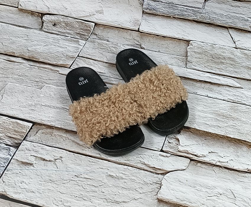 Klapki z futerkiem Cleve 38