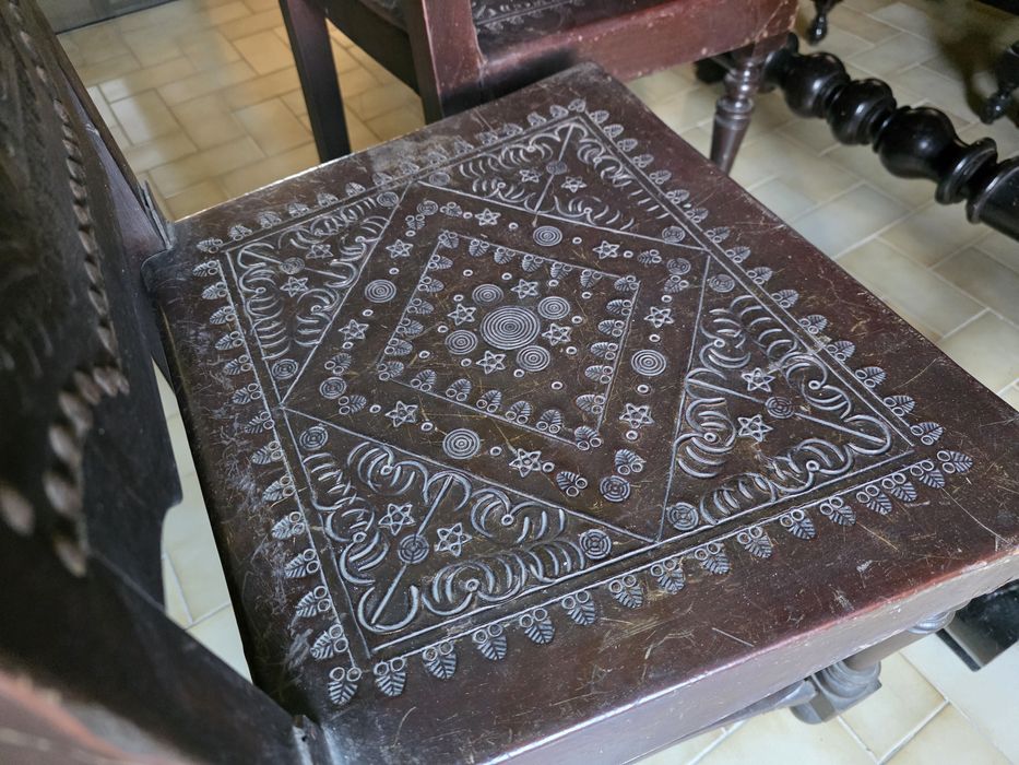 Mesa de madeira e cadeiras - vintage