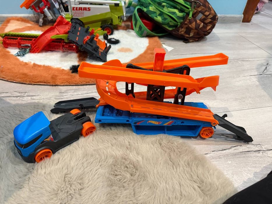 Hot Wheels City Transporter – Tory zjazdowe 2w1 (GNM62).