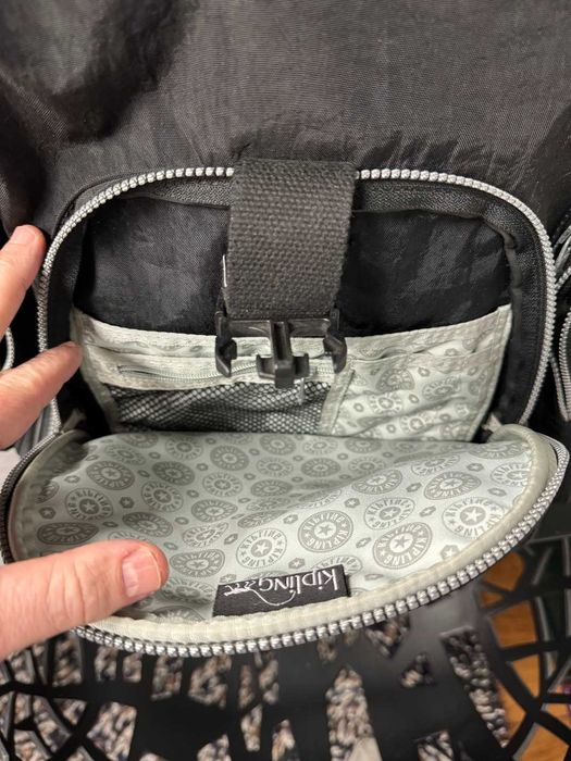 PROMOCAO - Mochila com Rodinhas Kliping Preta em Perfeito Estado