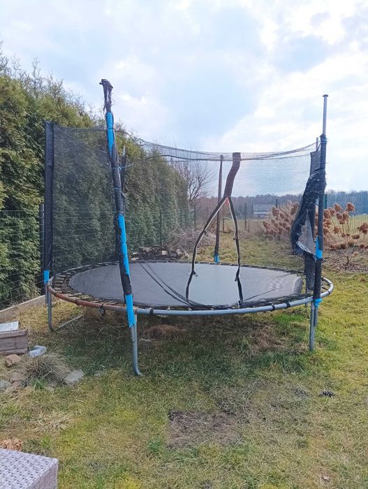 Trampolina, ślizg do zjeżdżalni, maty wiklinowe