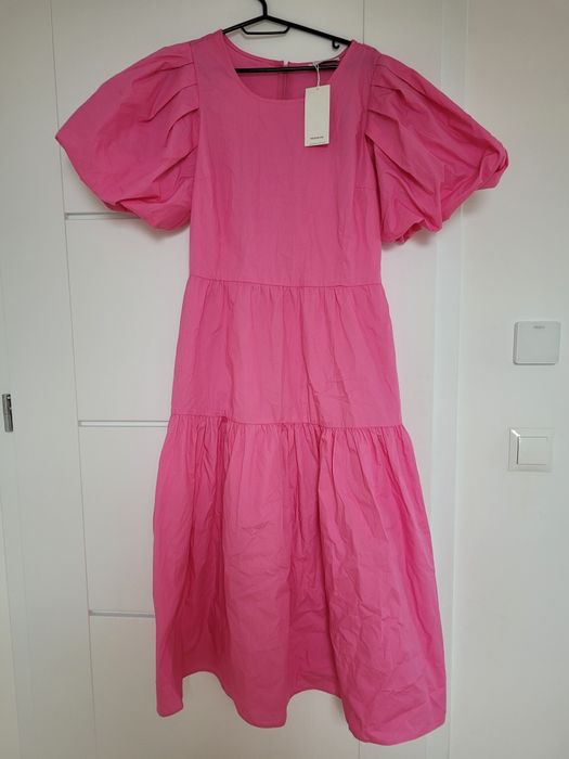 Nowa sukienka midi falbany reserved M