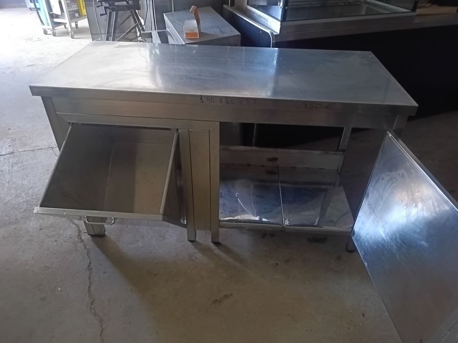 Bancada inox com portas e tulha para pão