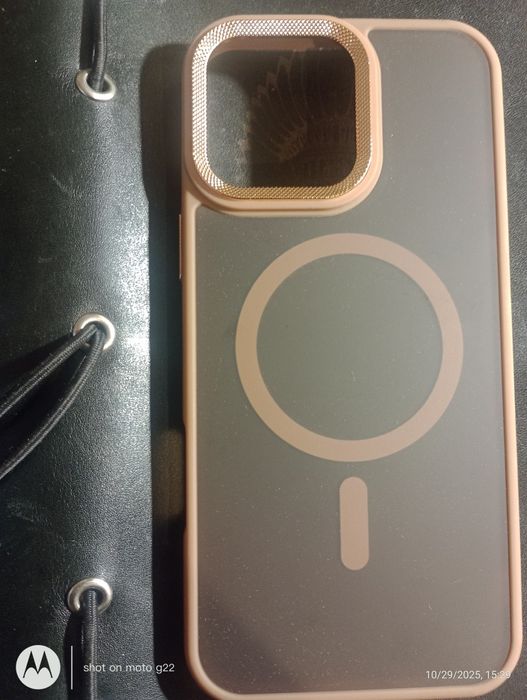 Чехлы для Айфона 13 и 16 Pro