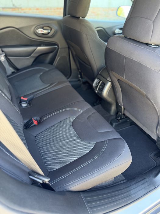 Продам Jeep Cherokee