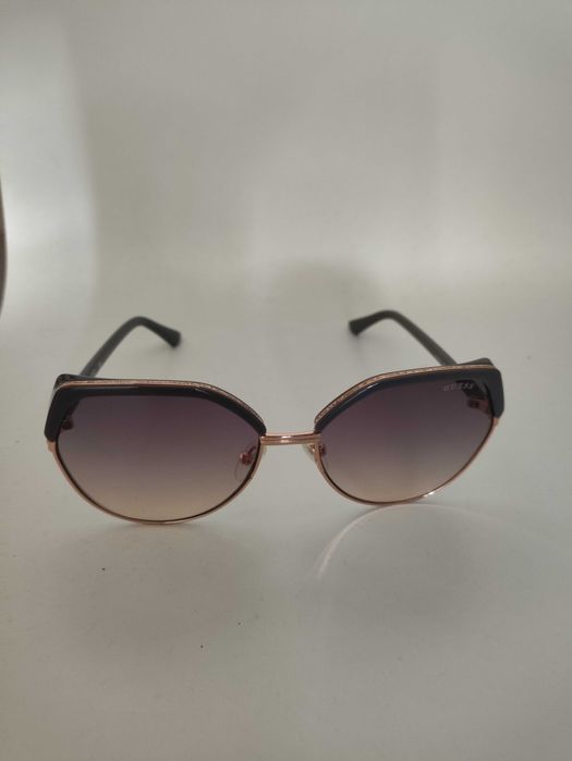 Óculos de sol marca Guess