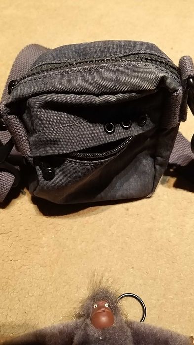 Bolsa Kipling Azul/Cinza com porta chaves