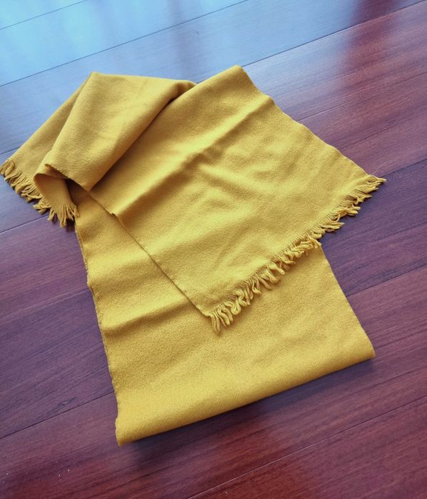 Cachecol amarelo torrado