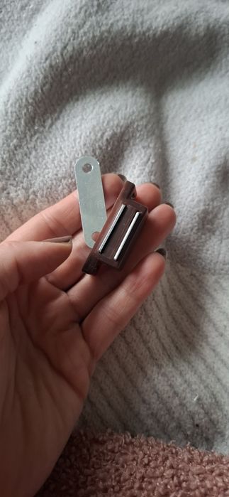 Zatrzaski zamknięcia do szafki na magnes