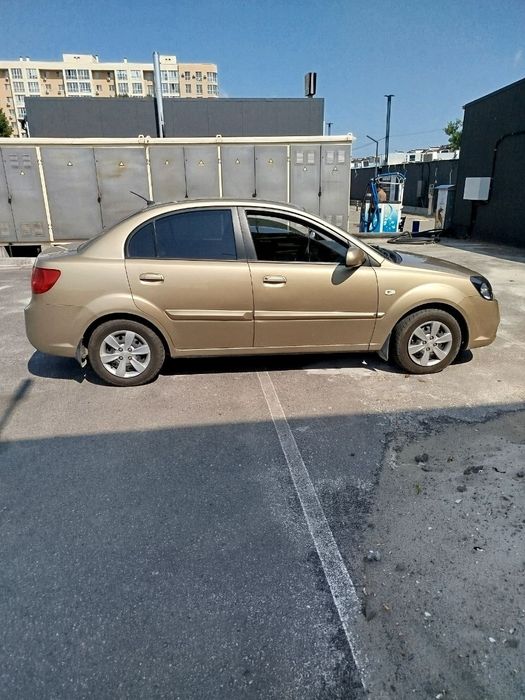 Продам Кіа ріо торг біля машини