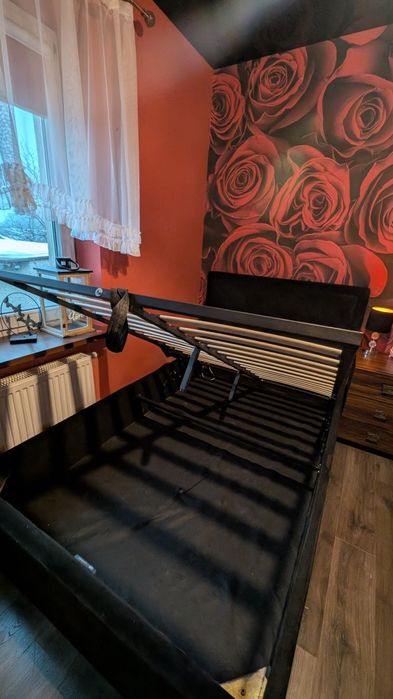 Łóżko welurowe sypialniane czarne pikowane z pojemnikiem 120x200