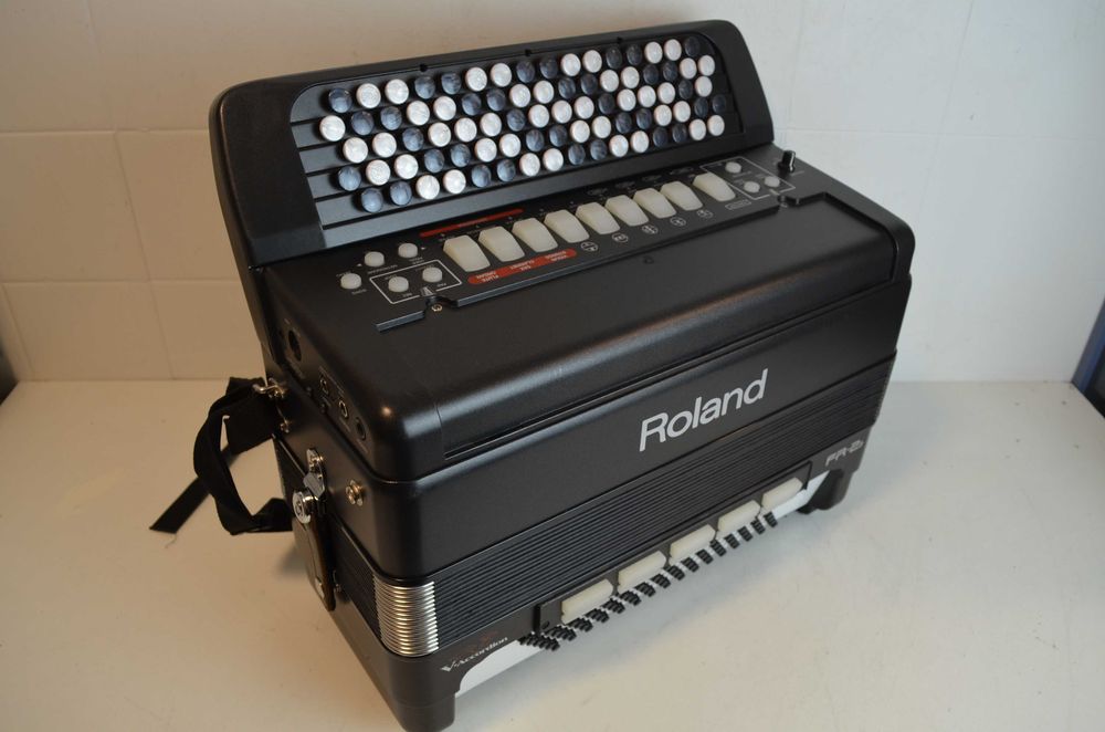 Acordeao roland FR 2.  N 349