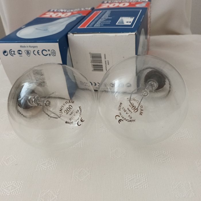 DWIE żarówki 200 W tradycyjna E 27