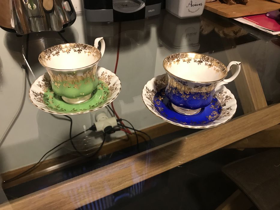 Louca antiga e de marca