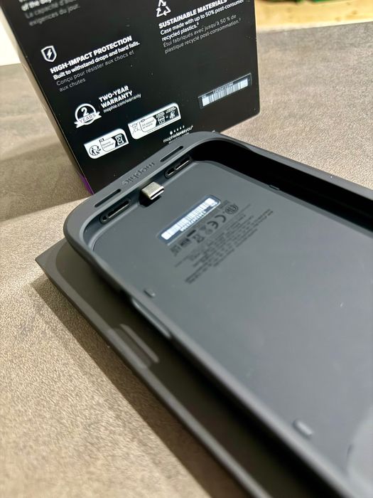 Чехол Mophie Juice Pack для iPhone 16 Pro Max