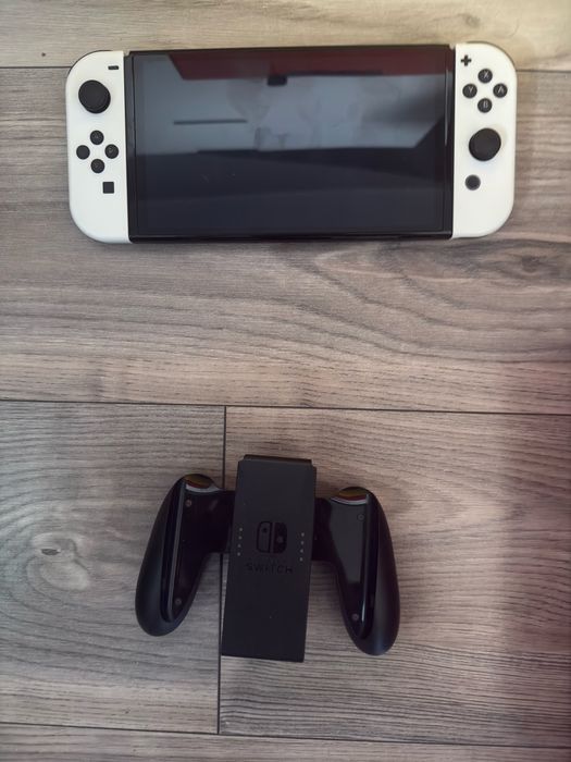 Nintendo Switch Oled + Etui
